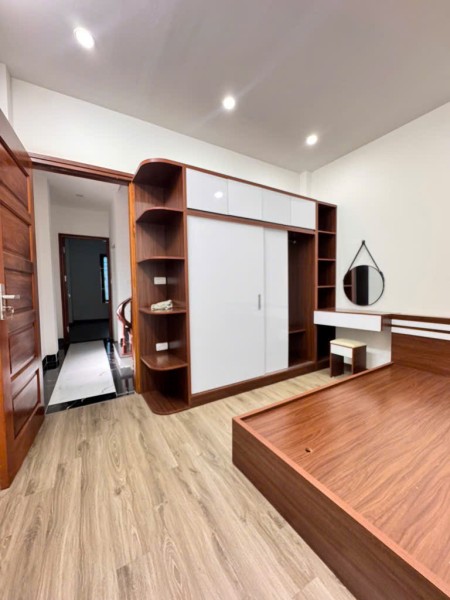 Chỉ 8 tỷ, nhà mới, đẹp ngay đầu ngõ Đường Miếu Đầm !!!!!!