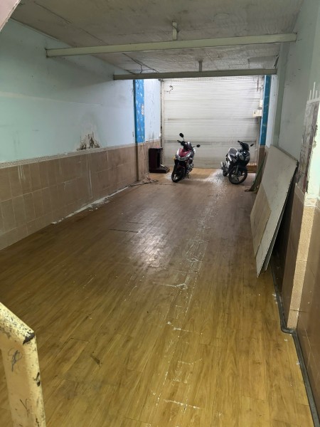 Nhà mặt tiền đường, 70m2, 1 trệt 1 lửng, đường Bến Bình Đông