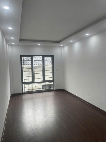BÁN GẤP NHÀ Ô TÔ ĐỖ NGAY CỔNG NGÕ - CÁCH BẾN XE 100M - HÀNG HIẾM