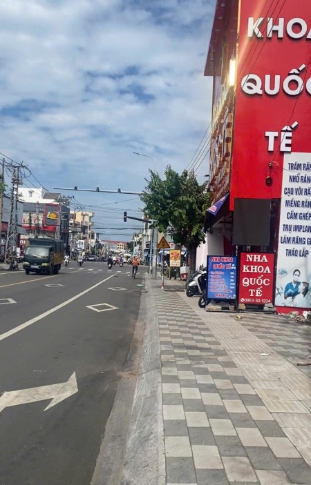 Bán gấp nhà mặt tiền trung tâm Phan Thiết đang cho thuê 21tr rộng 170m2