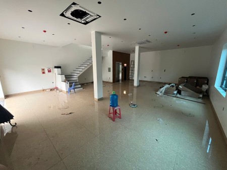 Cho thuê văn phòng nằm ở mặt đường Quốc Lộ 3 cũ