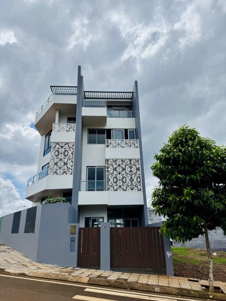 Bán Nhà Phố 4 Tầng Kế Trường Học - Trung Tâm Buôn Ma Thuột