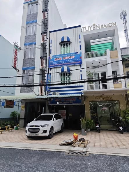 Cần cho thuê mặt bằng phía trước ( MẶT BẰNG VỈA HÈ)- Trung tâm Cần thơ thuận tiện kinh doanh