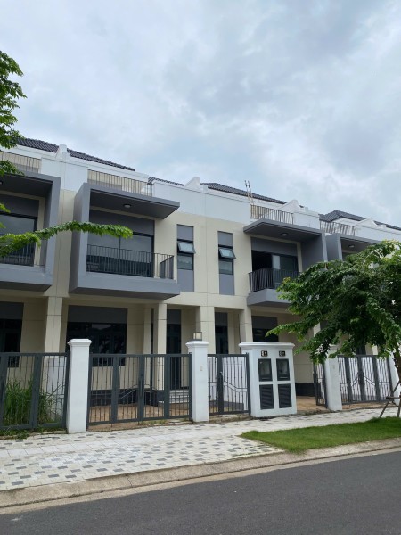 Cần bán gấp nhà phố The Suite – Aqua City