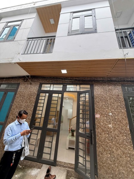 vợ chồng tôi theo con định cư mỹ nên cần bán gấp nhà giá 680tr(giá không phát sinh thêm ), SHR