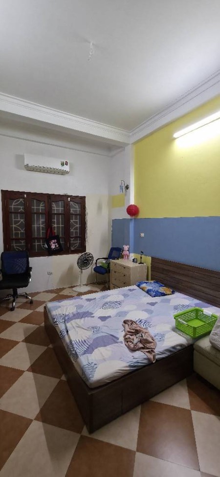 Gia đinh đang tìm nhà gần trường học gần chợ - Khương Trung 46m giá 10.8 tỷ dân xây 2 thoáng