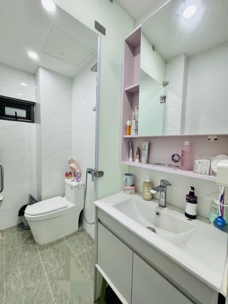 Bán nhà Tây Sơn gần bệnh viện Đống Đa 27m 7 tầng giá 8.3 tỷ full nội thất ở ngay mặt ngõ thông.