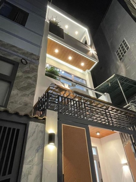 Bán nhà giá mềm Hoàng Hoa Thám 2,1 tỷ – 1 trệt 2 lầu, tiện ích đầy đủ, sổ riêng