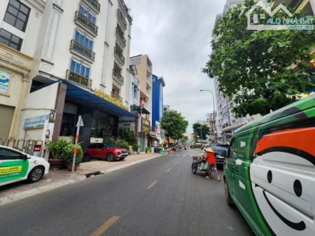 Bán nhà mặt tiền Lê Quang Định, Bình Thạnh, 40m2, giá 4.6 tỷ, SHR, tiện xây mới