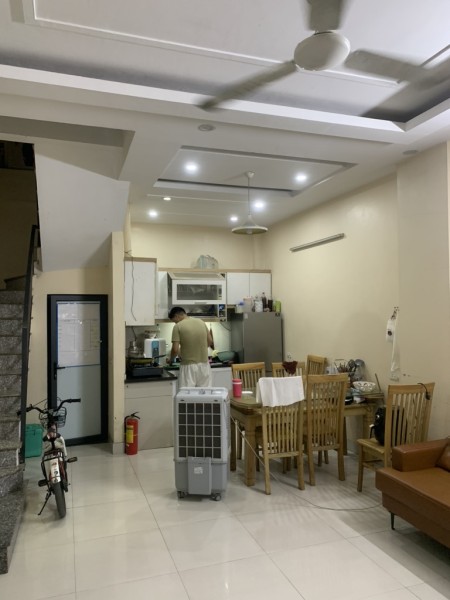 Hot! Nhà Đẹp Nguyễn Trãi – Hiếm Bán – 4 Tầng BTCT Ở, Kinh Doanh – Giá Sốc 8,6 Tỷ