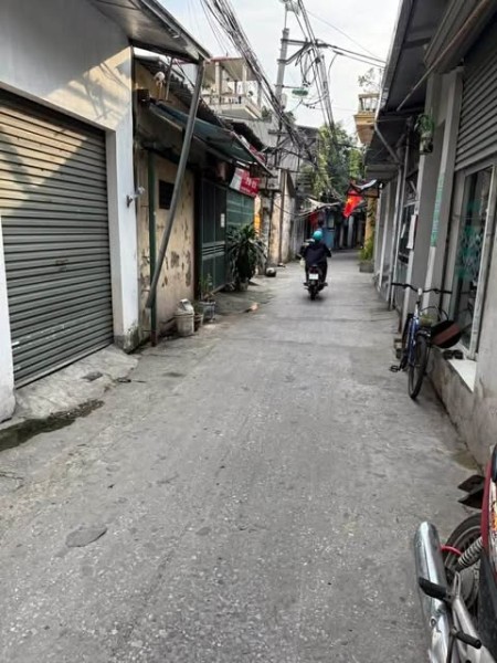 Bán nhà mặt đất xây mới hoàn toàn