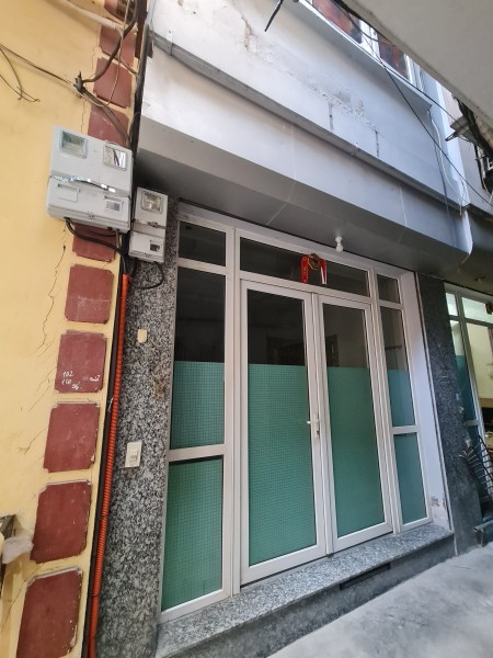 Cả nhà ngõ Kiến Thiết sau lưng đường lớn Khâm Thiên 1 nhà