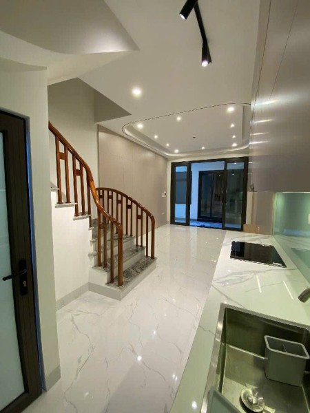 HIẾM- NHÀ MỚI KINGKOONG - TRUNG TÂM LONG BIÊN- 5TẦNG- 3 NGỦ - CHỈ 5.X TỶ