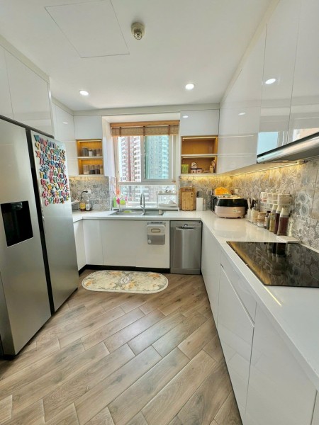 Bán căn hộ chung cư mặt phố Vũ Phạm Hàm, Hà Nội - 135m2 tk 4PN giá 12 tỷ