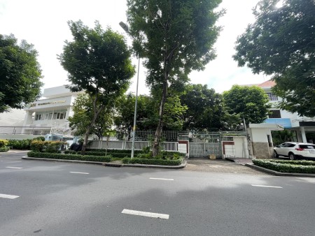 Bán nhà MT đường Trương Định, P.VTS, Quận 3 - Dt: 1000m