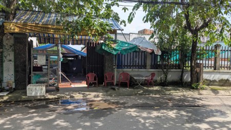 Bán nhà và đất 200m2 mặt tiền đường lớn xã Thới Tam Thôn Hóc Môn