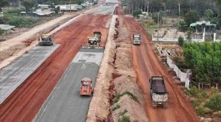 Cần bán gấp nền đất 250m² mặt tiền đường nhựa, dân cư đông đúc, trong lòng KCN