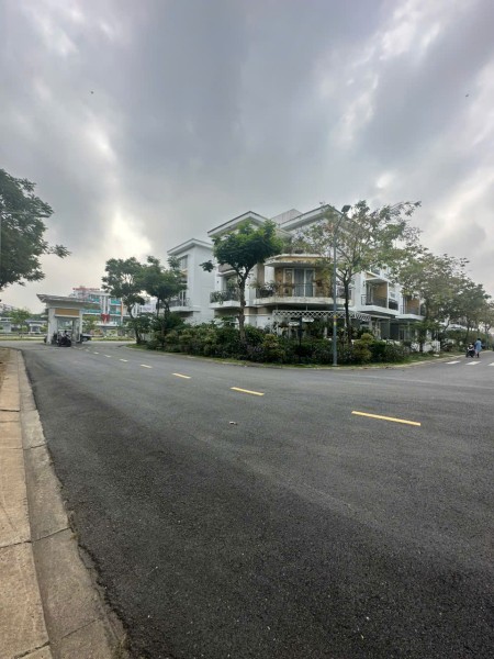 BÁN NHÀ 2 MẶT TIỀN 175M2 VIEW CÔNG VIÊN - HỒ BƠI DỰ ÁN LOVERA…