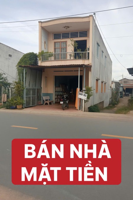 Bán nhà mặt phố. Nhà 1 trệt 1 lâu. Gần bên phà.Duong lớn thuận lợi kinh doanh. Giá 3 tỷ 500 tr