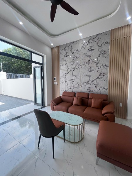 Dưới 2 tỷ, bạn chọn:Nhà rẻ nhưng sửa mệtHay nhà gọn gàng, ở liền? Căn này thuộc lựa chọn thứ 2.