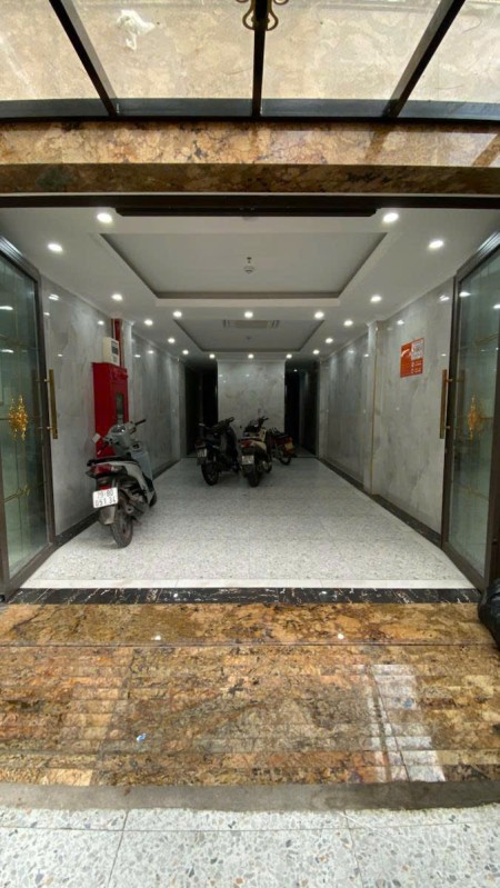 Siêu phẩm CHDV Đại La Hai Bà Trưng 30 tỷ 96m² 8 tầng MT 4,2m DT 100tr/tháng ô tô tránh