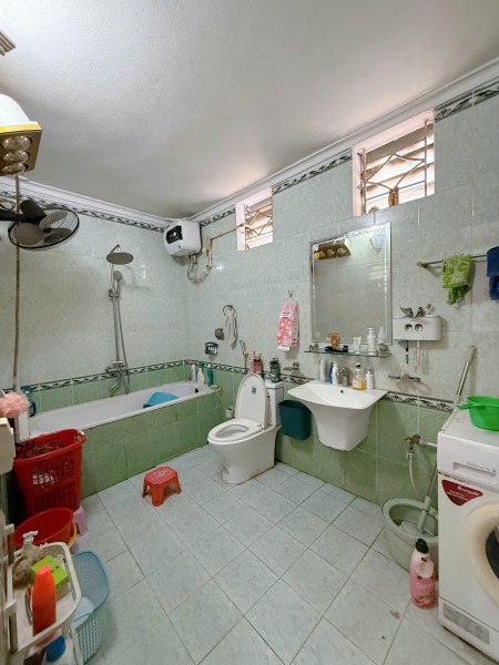 BÁN NHÀ 3 TẦNG RƯỠI – TRUNG TÂM KHU ĂN UỐNG ĐÁP CẦU (VŨ NINH - Thành phố BN)6,3 tỷ