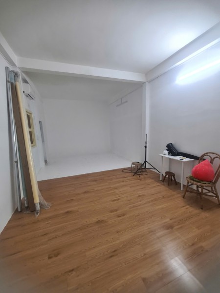 Cho thuê phòng làm việc 50m2 lầu 1 tiện làm editor, designer, quay SP