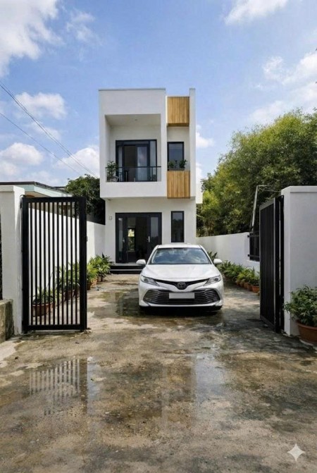 Căn góc Nguyễn Chí Thanh nhà trệt lầu có sân xe hơi giá 2,98 tỷ. Sổ hồng riêng