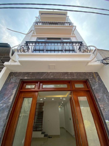 *NHÀ XÂY MỚI PHỐ ĐẠI TỪ - NGÕ RỘNG THÊNH THANG - NHÀ CÓ THANG MÁY - CÓ THỂ DỌN VÀO Ở NGAY*