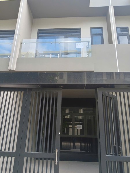 Cho thuê Nhà phố thương mại 4T, 267m2 sàn, Bcons UNI Valley,Bình Dương giá 15 triệu