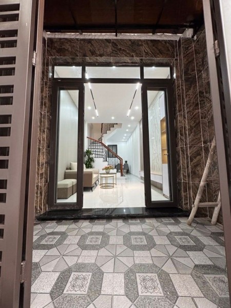 Nhà đẹp giá tốt 5 tầng tiện ích giao thông đa dạng