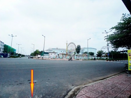 Ngôi nhà 2 tầng Chuẩn 3 Sao. ĐỐI DIỆN ĐƯỜNG HOA TẾT. BAO RẺ NHỨT KHU QUẢNG TRƯỜNG