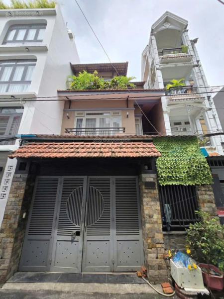 Chú Quang sắp đi định cư cần bán gấp nhà ngay sát mặt tiền Huỳnh Văn Nghệ