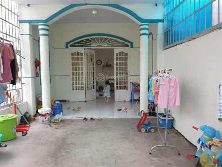 Chính chủ bán nhà 3 mặt tiền tại ngã 4 Bà Điểm, QL1A, bến xe An Sương, TP.HCM