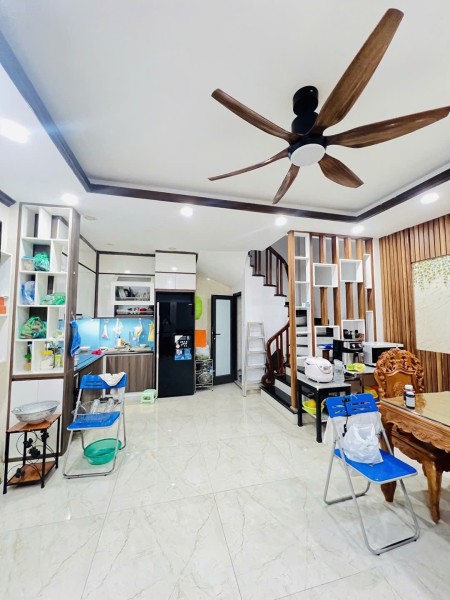 Bán Nhà Đặng Tiến Đông 5 tầng, Sân cổng, cách 30m mặt phố: 11.5 Tỷ