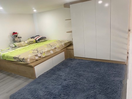 Cho thuê căn duplex đường CMT8 trung tâm Quận 3, ban công nhìn ra tòa nhà Viettel