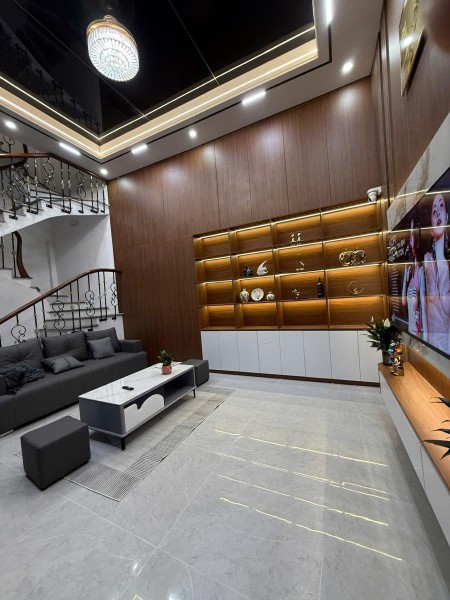 BÁN NHÀ TRUNG TÂM ĐỐNG ĐA NGÕ 5m 40m 4 Tầng mt 4m 7,150 TỶ, SỔ ĐẸP HAI THOÁNG SÁT PHỐ LỚN