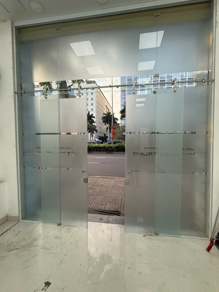 Cho thuê nhà 516 cộng hòa p13 q.tân bình 1 trệt 3 lầu