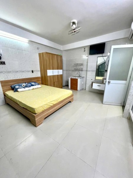 Cho thuê phòng tầng trệt rộng rãi đối diện công viên Lê Thị Riêng