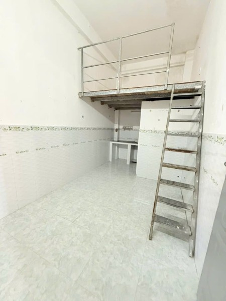 Phòng trọ trệt có gác tại 213 Lê Đình Cẩn, Bình Tân - Giá 2.3 triệu