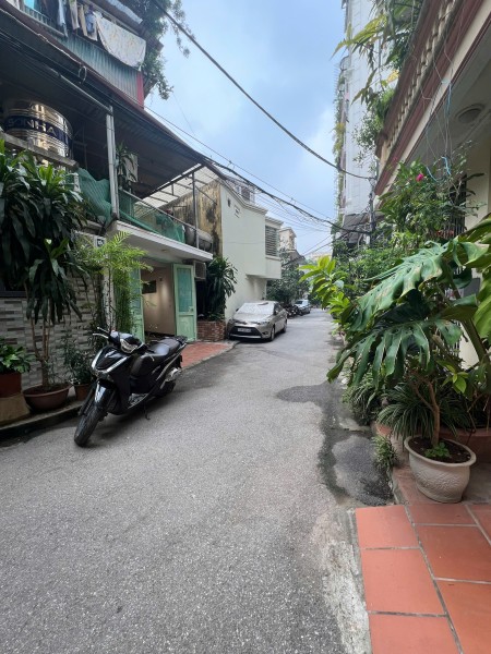 Chính chủ bán căn hộ thuộc Đ1 khu tập thể quân đội Nam Đồng với vị trí vàng đẹp và thuận tiện