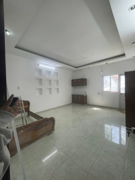 Cho thuê phòng 40m2 có ban công tại 803 Huỳnh Tấn Phát