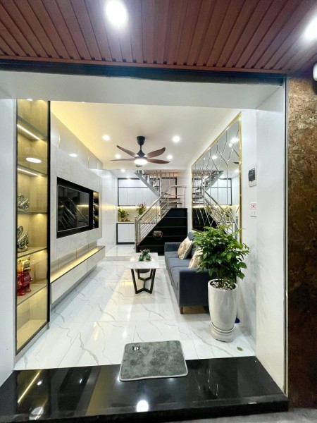 Nhà Đẹp Ngõ Văn Chương, Đống Đa 20m, 5 tầng, giá 5.6 tỷ.