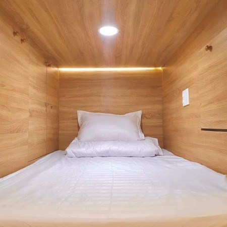 KTX nữ phòng ở ghép có ban công có nội thất, chỉ từ 1tr8 trung tâm quận 1