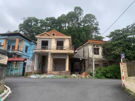  BÁN ĐẤT TẶNG NHÀ – LÔ GÓC ĐẸP, 2 Ô TÔ TRÁNH NHAU