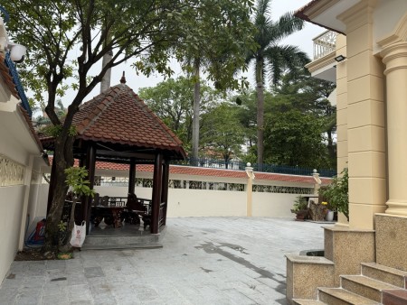 Cho thuê biệt thự gần sông, khí hậu mát mẻ quanh năm