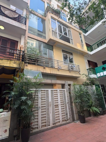 Cho thuê nhà 5 tầng ngõ ô tô phố Giảng Võ, Hà Nội