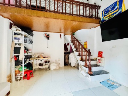 Nhỏ Xinh - Gần Phố - Vị trí cực đẹp - Thoáng Sáng - Đủ công năng - Hàng Hiếm- ngõ Quang Trung.