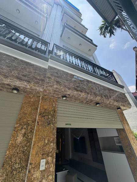 Siêu phẩm Ngọc Thụy Long Biên 6 tầng thang máy ô tô đỗ cửa 40m MT 4m 9 tỷ full nội thất