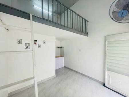 Phòng gác cao Thạnh Lộc 48, Q12 - Giá 2.8 triệu - Giảm 400k 2 tháng đầu